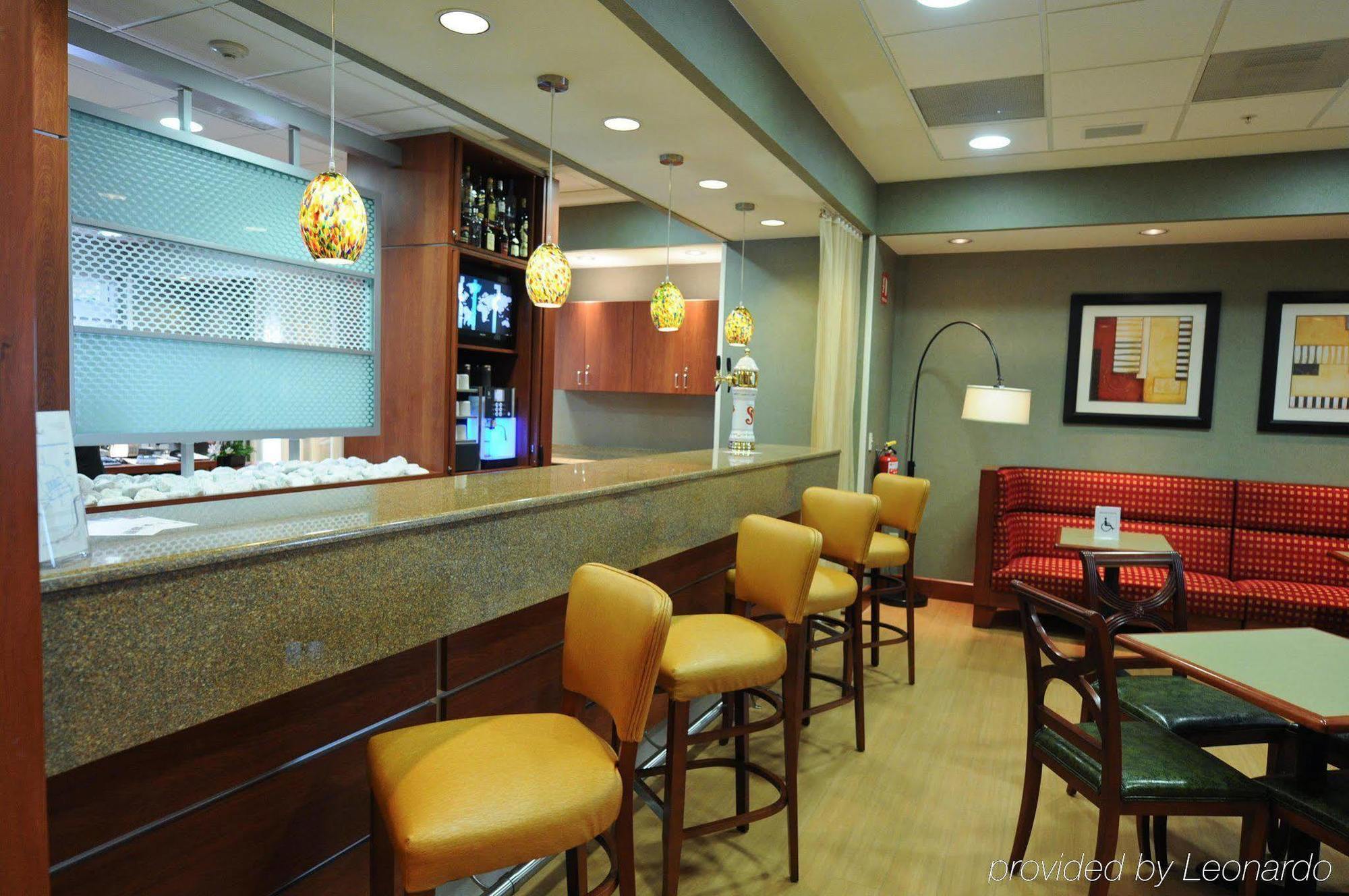 מלון Hampton By Hilton Queretaro Tecnologico מסעדה תמונה